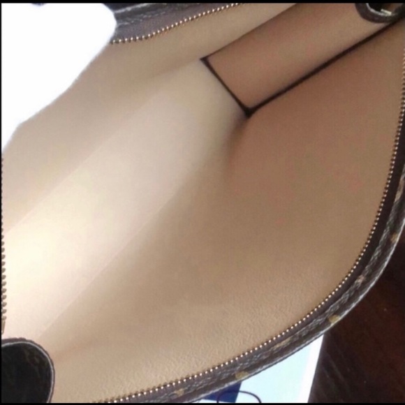 ♡LOUIS VUITTON Clutch 26♡ - Picture 10 of 13